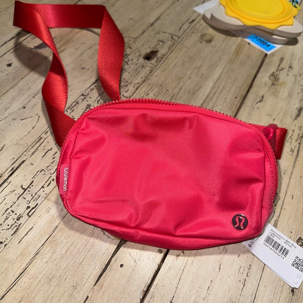 Lululemon Everywhere Belt Bag 1L Lip Gloss New with Tags - Picture 5 of 6